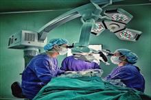 Bệnh nhân có thể hát trong quá trình bác sỹ phẫu thuật cắt u não
